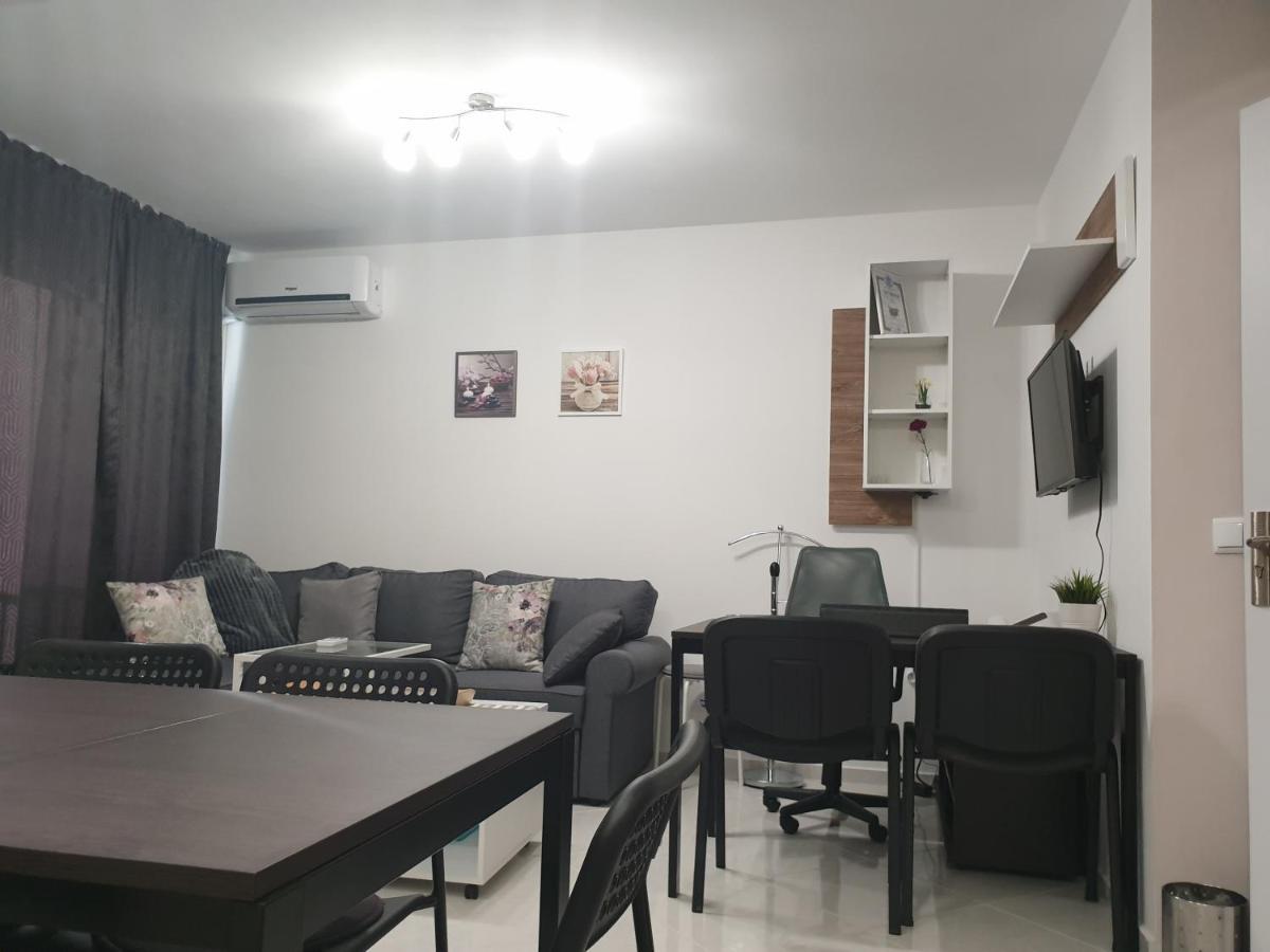 New The Twins Varna Two-Bedroom, Apt 5 At 15 Tsani Ginchev Street, Floor 3 Ngoại thất bức ảnh
