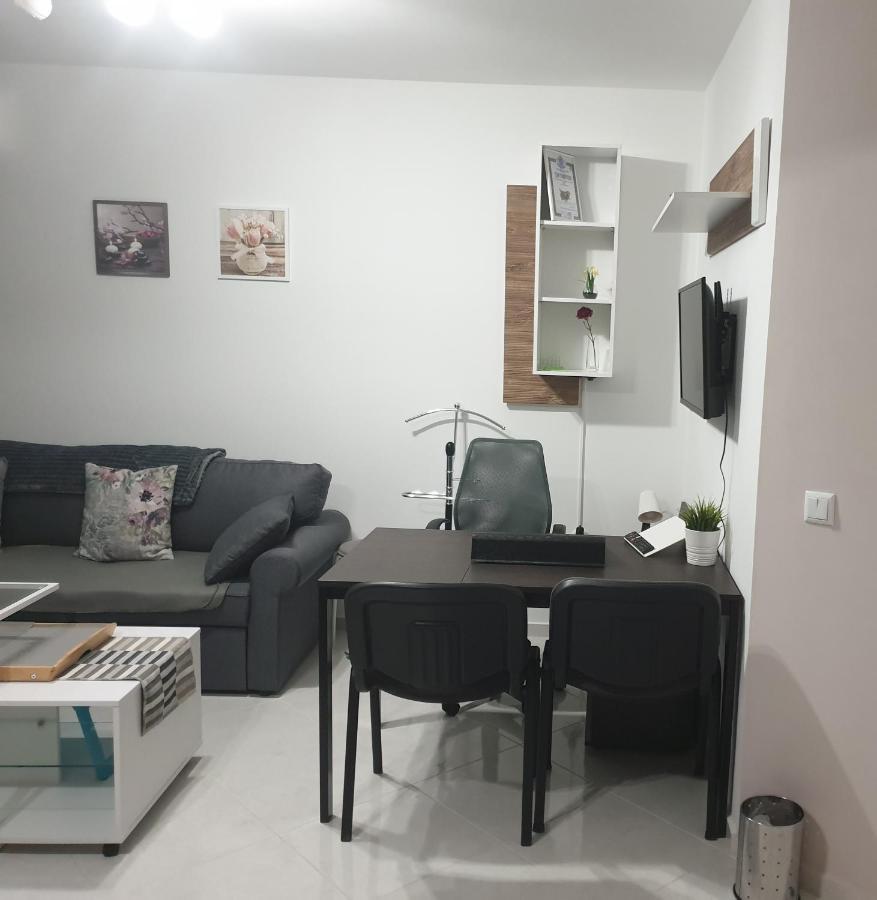 New The Twins Varna Two-Bedroom, Apt 5 At 15 Tsani Ginchev Street, Floor 3 Ngoại thất bức ảnh